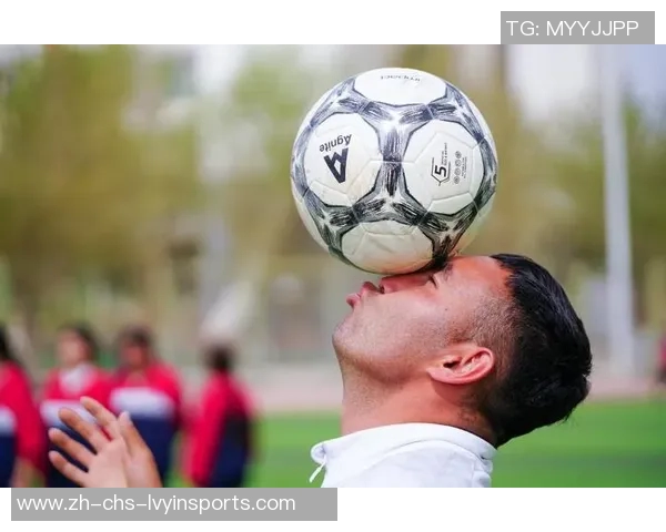 女孩们在绿茵场上展现风采踢足球的快乐与成长之路 女孩们在绿茵场上展现风采踢足球的快乐与成长之路